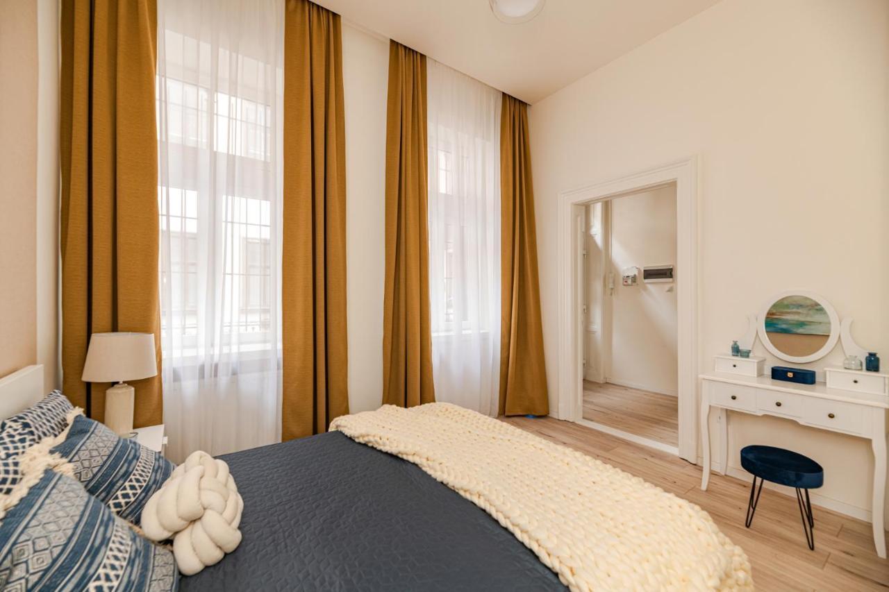 Luxury Huge - 92m2 - 3 Bedrooms - 3 Air Conditioners - Free Garage!!! * Budapest