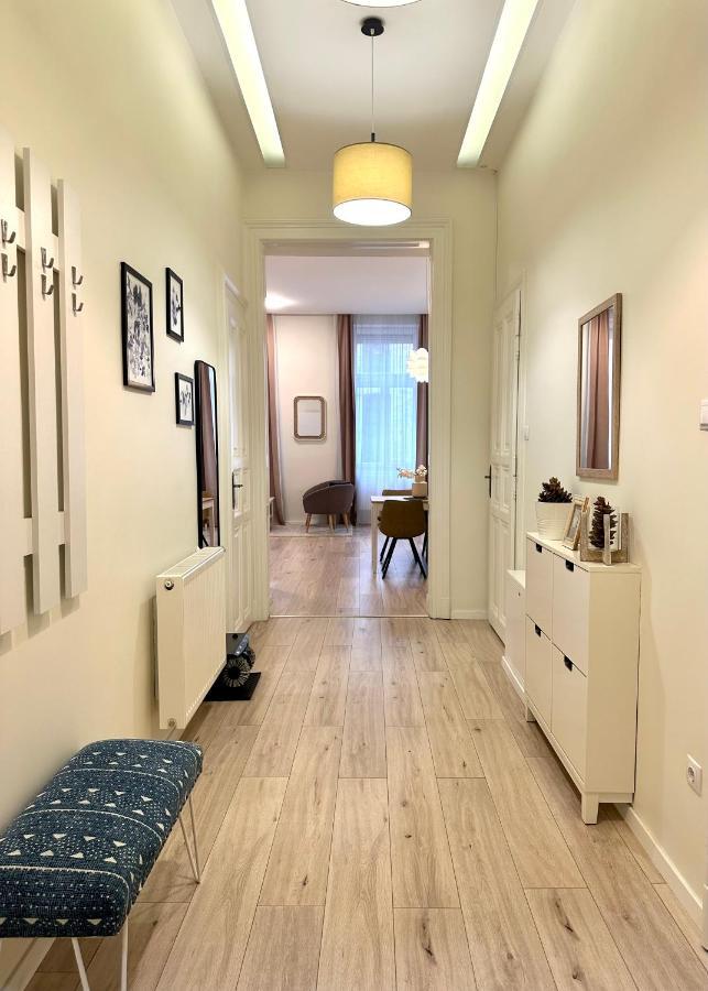 Luxury Huge - 92m2 - 3 Bedrooms - 3 Air Conditioners - Free Garage!!! Budapest