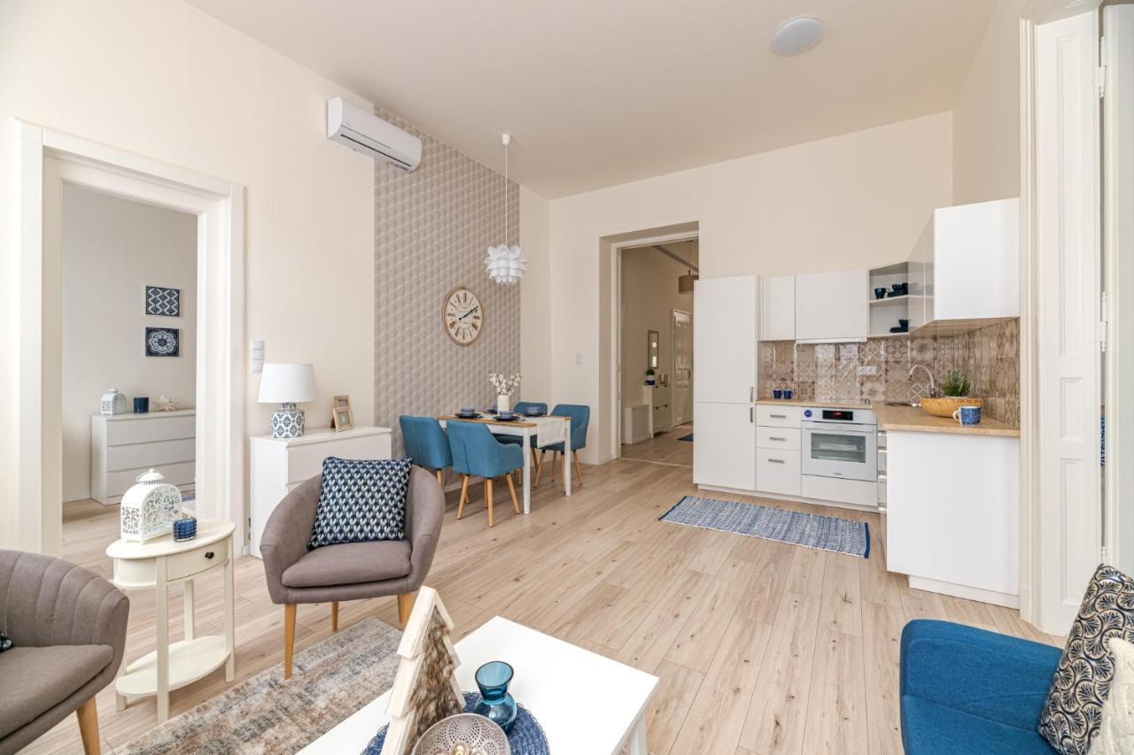Lejlighed Luxury Huge - 92m2 - 3 Bedrooms - 3 Air Conditioners - Free Garage!!! Budapest