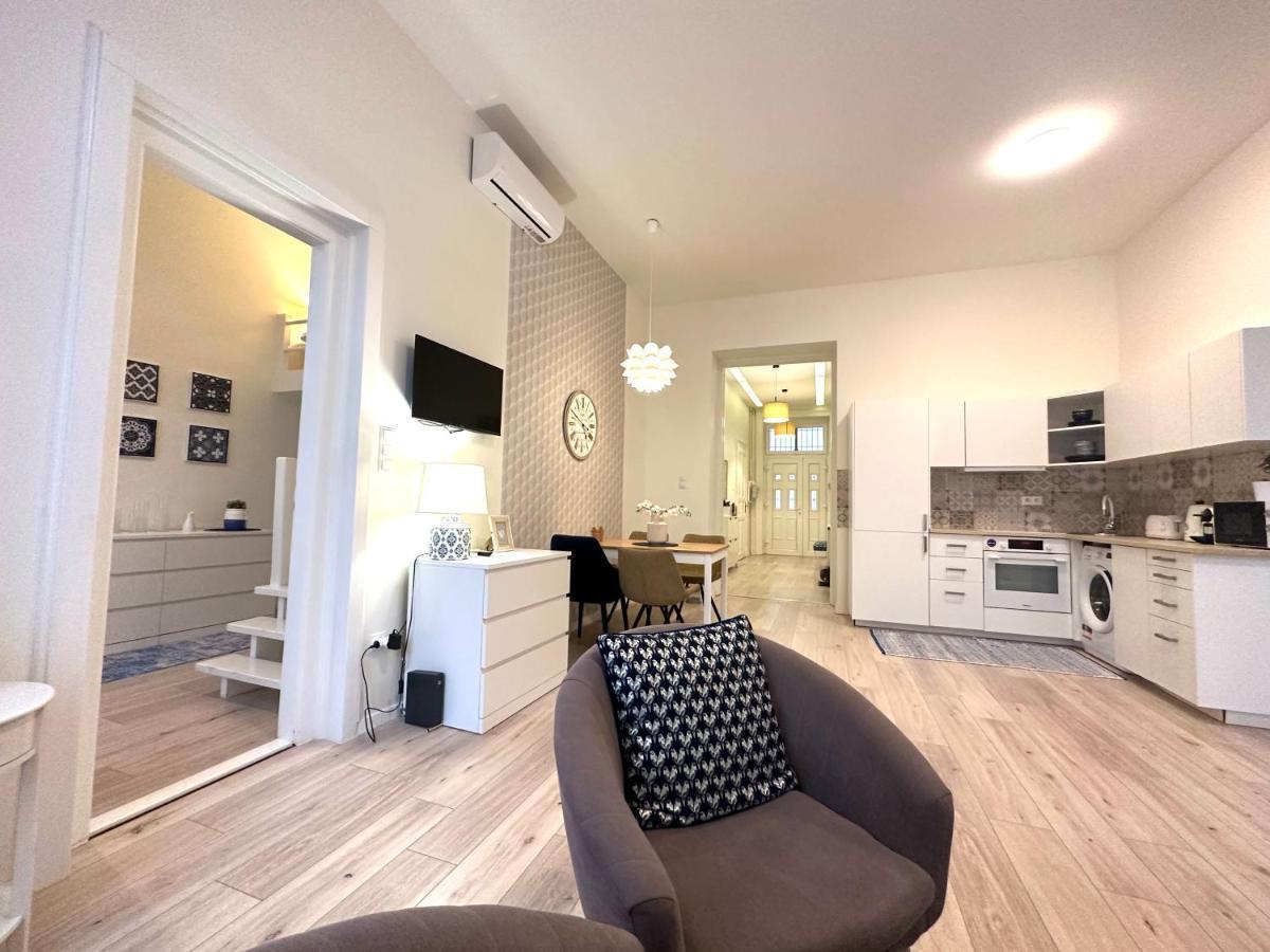 Luxury Huge - 92m2 - 3 Bedrooms - 3 Air Conditioners - Free Garage!!!