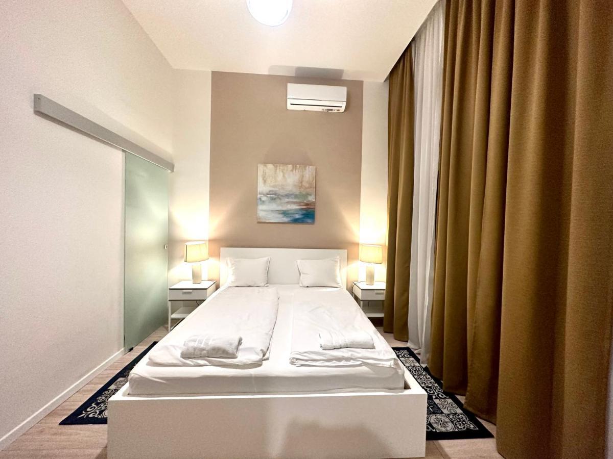 Luxury Huge - 92m2 - 3 Bedrooms - 3 Air Conditioners - Free Garage!!!