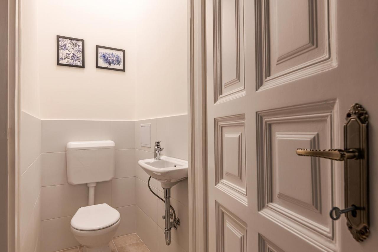 Luxury Huge - 92m2 - 3 Bedrooms - 3 Air Conditioners - Free Garage!!! Apartment Budapest