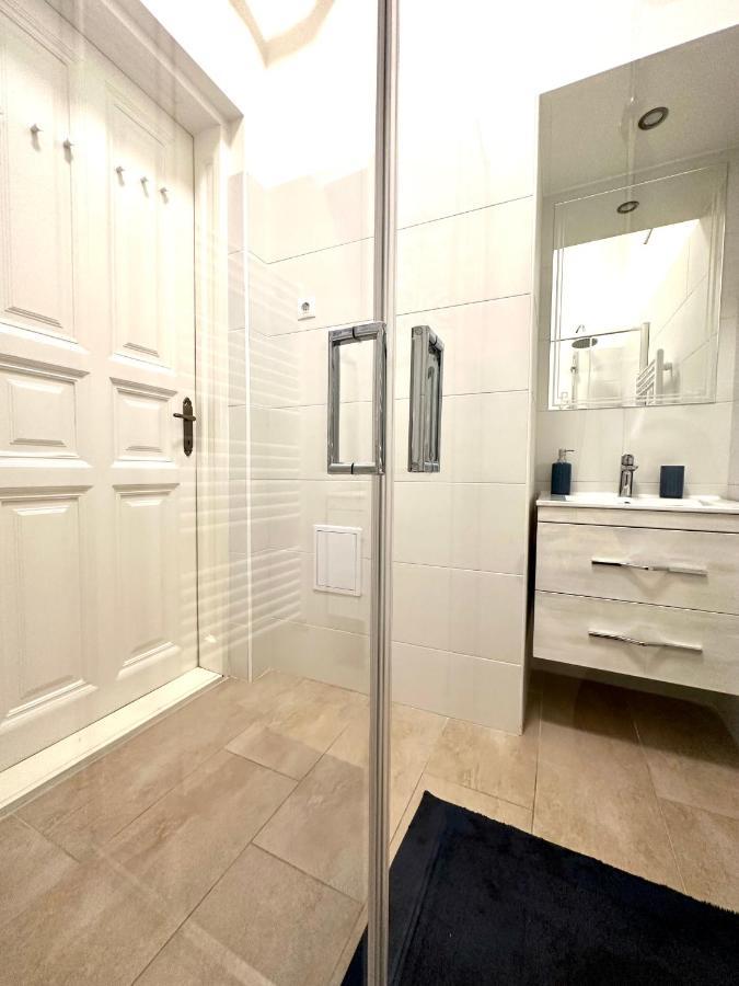 Lejlighed Luxury Huge - 92m2 - 3 Bedrooms - 3 Air Conditioners - Free Garage!!! *