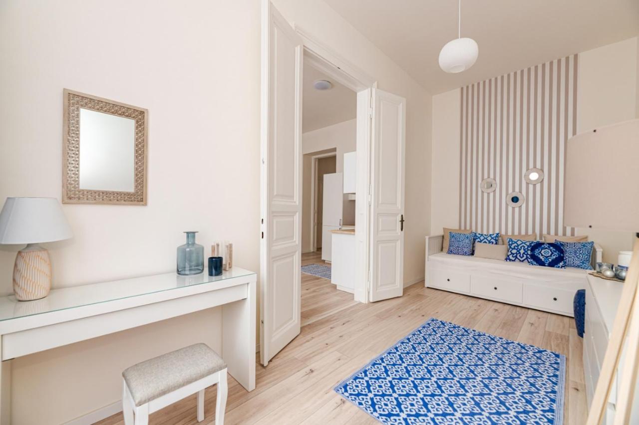 Luxury Huge - 92m2 - 3 Bedrooms - 3 Air Conditioners - Free Garage!!! Apartment Budapest