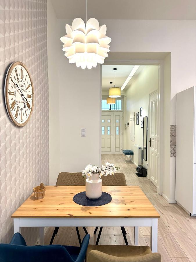 Luxury Huge - 92m2 - 3 Bedrooms - 3 Air Conditioners - Free Garage!!! Lejlighed
