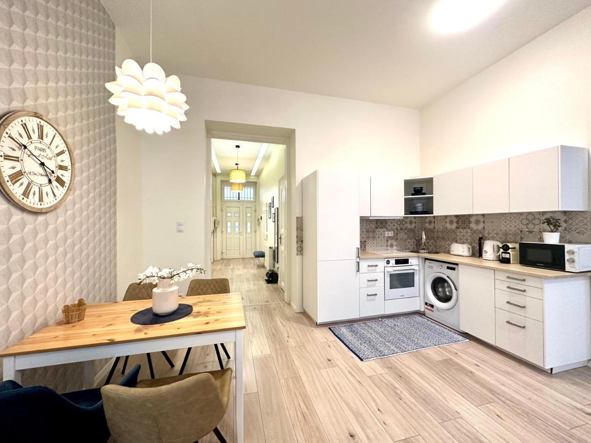 Apartment Luxury Huge - 92m2 - 3 Bedrooms - 3 Air Conditioners - Free Garage!!!